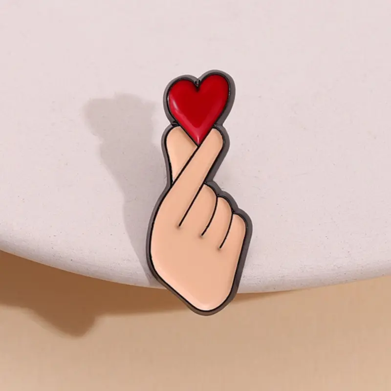 Cute Cartoon Finger Heart Design Brooch, Alloy Brooch Pin, Lapel Brooch, Simple Casual Clothes Accessories for Women & Men, Perfect Brooches for Daily Use & Party