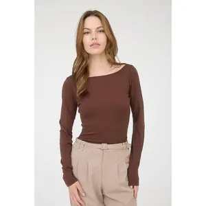 BOAT NECK LONG SLEEVE SOLID KNIT TOP: CHOCOLATE