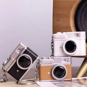 011 Glowing Mini Camera Keychain, Retro Faux Photo Camera Doll Pendant, Sound Effect, Leather Bag Charm, Valentine's Day Gift