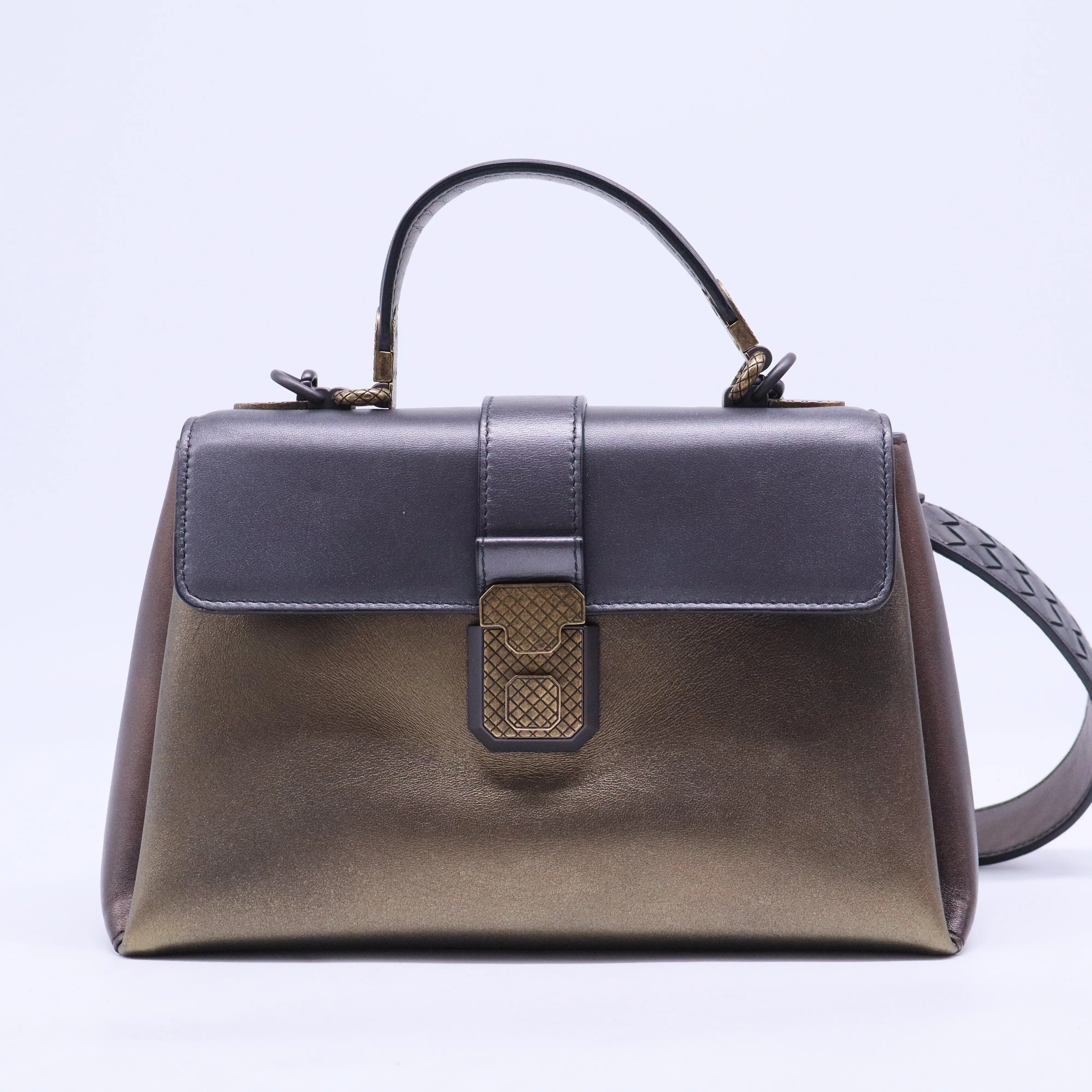 Pre-owned BOTTEGA VENETA Leather Shoulder Bags Tri Color Metallic Small Piazza Bag B20379