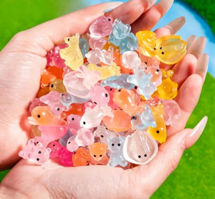 Home Decor Miniatures – 50/100/200 Pcs Glow in The Dark Mini Resin Animals Figurines, Tiny Luminous Animal Figures for Aquarium, Fairy Garden, Dollhouse Decor, Party & Beach Cabana**
