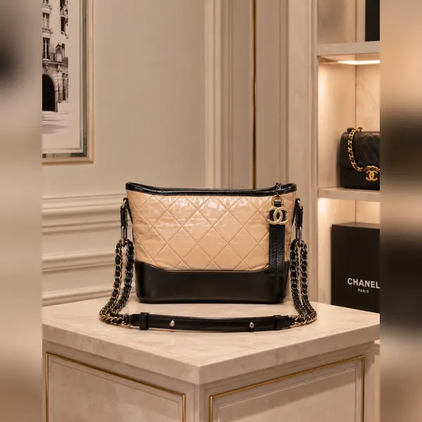 Pre-owned CHANEL fance Crossbody Bags Gabrielle Quilted Aged Calfskin Hobo Bag Beige Black LA22929089