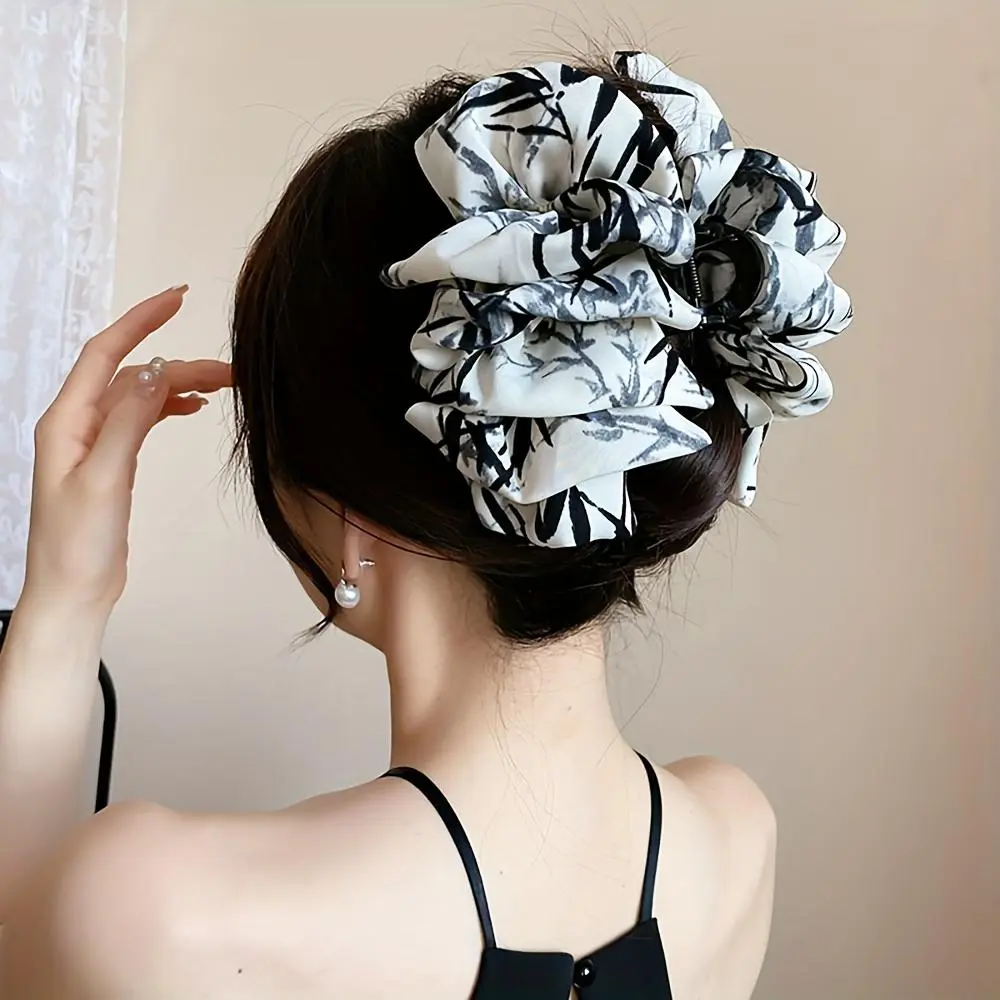 1pc Shark-Shaped Animal-Themed Hair Clip, Large Curled Bow Design with Anti-Slip Clasp for Strong Back-of-Head Grip, Fashionable Daily Wear Accessory, Ideal Mother's Day Gift, Animal-Themed Hair Clips, Accessories For Women