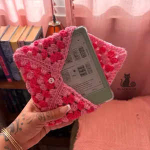 Crochet Granny Square Envelope | Kindle Sleeve Crochet Granny Square Envelope | Kindle Sleeve
