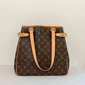 Pre-owned Louis Vuitton leather Tote Bags Batignolles Vertical Monogram Canvas tote bag.