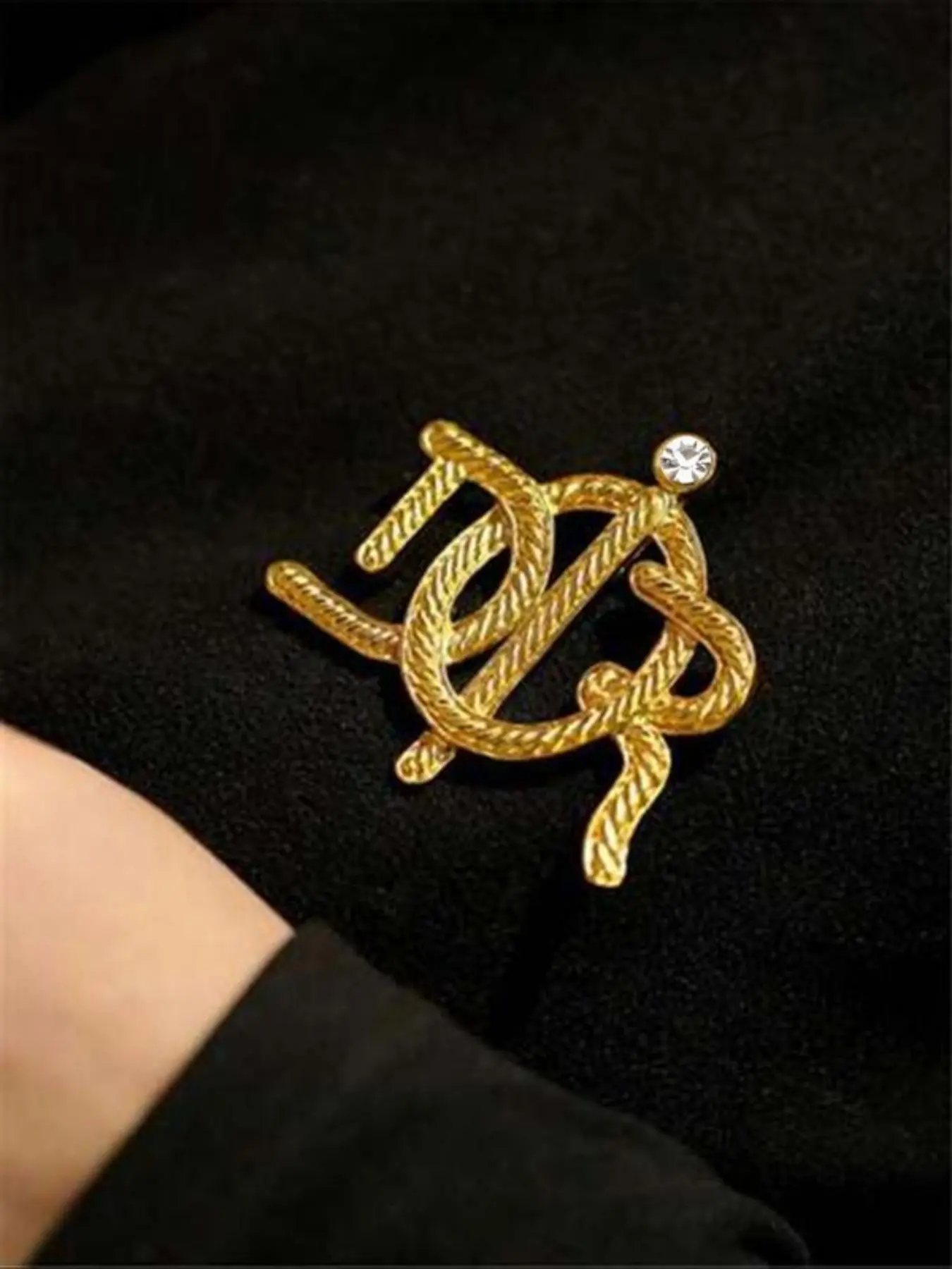 Women's Rhinestone Letter Brooch, Cute Vintage Style Jewelry Gift, Fashionable Versatile Accessory, Perfect for Mom Wife Best Friend Girlfriend, Lapel Pins, Alloy Brooch Pin