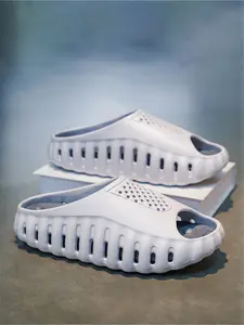 1 Pair Men Fashion Clog Slides Slipper Breathable Hole Design Lightweight Anti Slip Wear Resistant Outsole Home Beach Daily