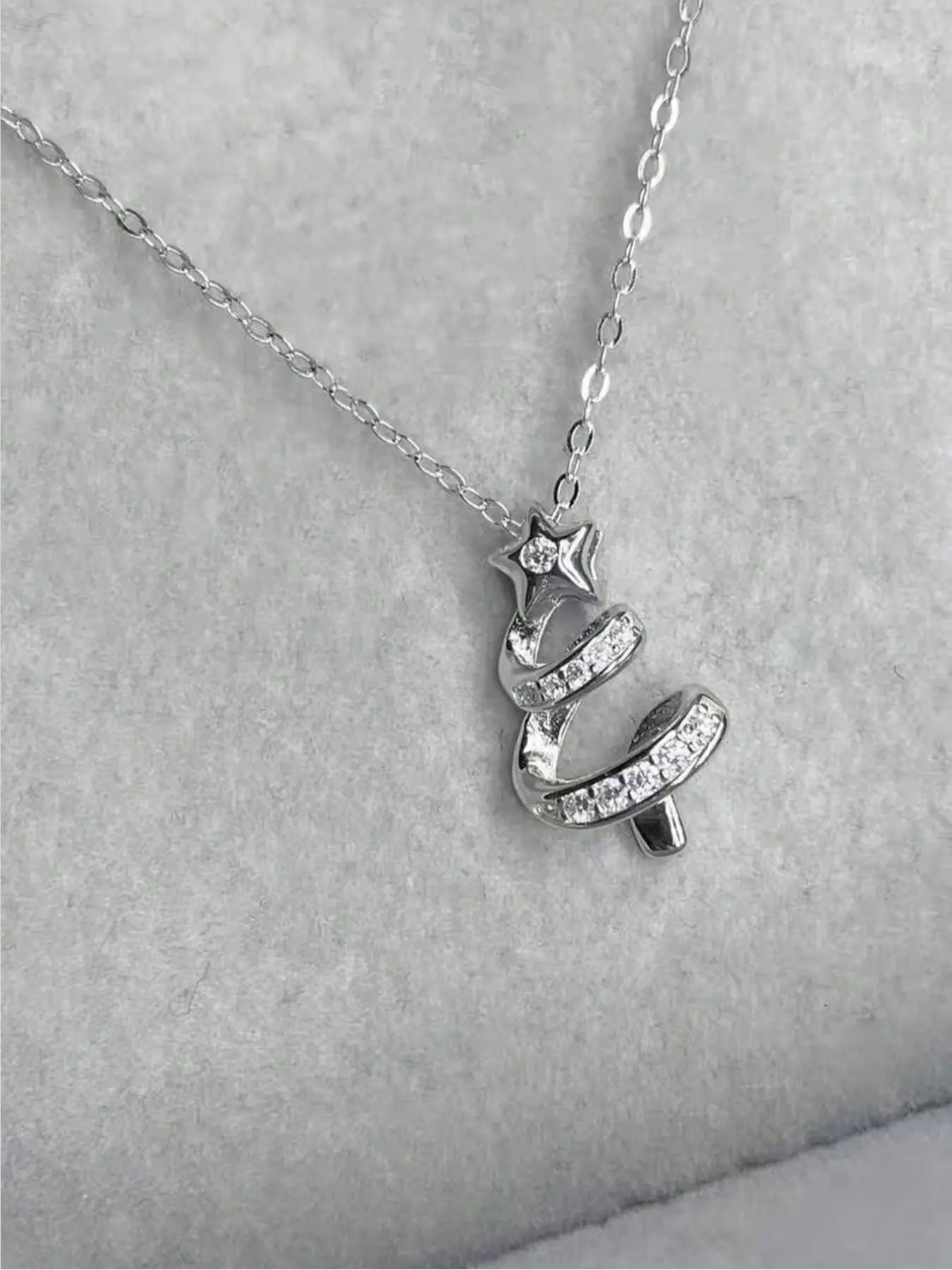 Women's Star Christmas Tree Pendant Necklace, Fashionable Versatile Jewelry Gift for Women, Perfect for Any Occasion