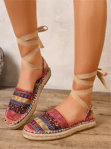 A pair of women's large-size new style closed-toe ethnic Flats sandals with rope soles, suitable for outdoor wear, fashionable, simple, comfortable, and ideal for daily use and vacations