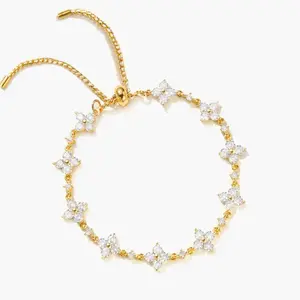 en route Sparkle Clover Bracelet in Gold, Lucky Clover-inspired Everyday Jewelry, Perfect Piece Essential for Stacking, Layering and Chic Outfits