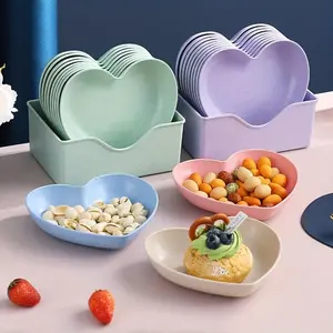 5-Piece heart-shaped snack and fruit tray - durable plastic for desserts, cakes and pickles - ideal kitchen accessory