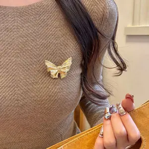 Asandy Luxury Gold Plated Pave Crystal Bow Brooch, Elegant 14K Gold Tone Sparkling Zircon Lapel Pin, High-End Fashion Statement Jewelry for Women, Perfect for Suits, Dresses, Coats & Formal Occasions