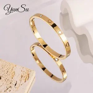 1pc New Fashionable Stainless Steel Heart & Rhinestone Decor Bangle, Perfect For Women's Daily Wear, Anti-Fade, Waterproof, Elegant Design, Premium Quality, Versatile Style bracelets for women