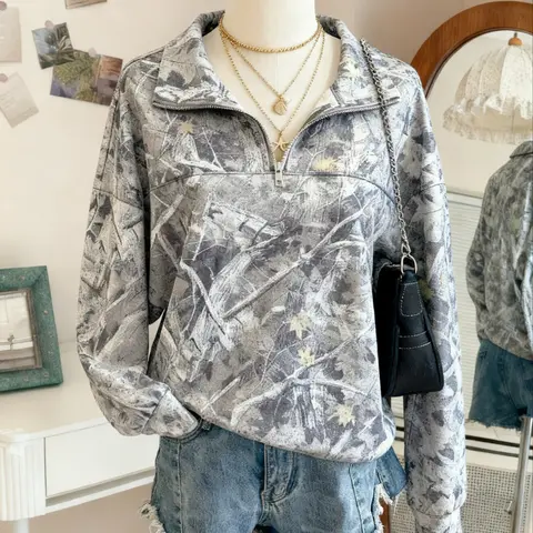 Women's Fashion Camo Quarter Zip Collar Sweatshirt, Loose Fit Long Sleeve All-Over Print Casual Top, Comfortable Pullover for Fall and Winter