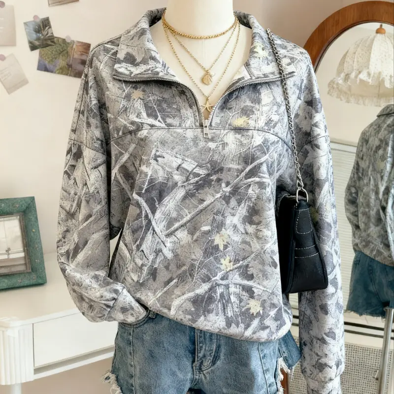 Women's Fashion Camo Quarter Zip Collar Sweatshirt, Loose Fit Long Sleeve All-Over Print Casual Top, Comfortable Pullover for Fall and Winter
