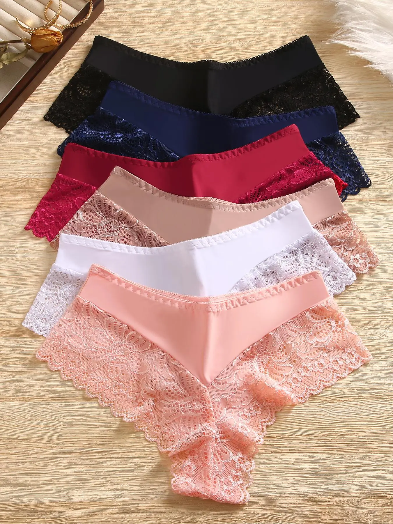 Women's Contrast Floral Lace Boyshorts, Soft Comfy Breathable Drop Waist Panty for Daily Wear, Ladies Slim Fit Underwear for All Seasons, Soft Breathable Knicker