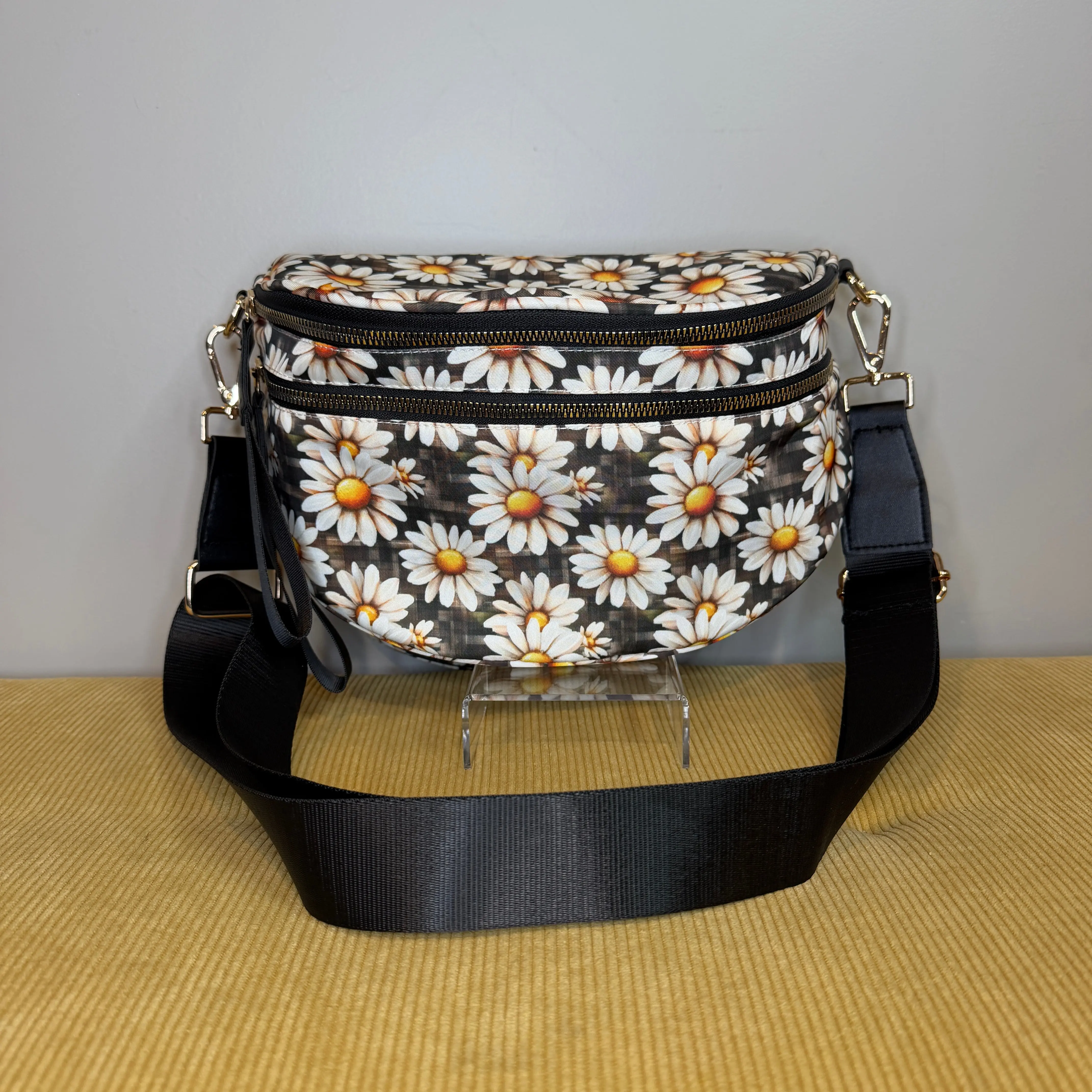 Casual Nylon Crossbody Bag, Floral Brown Gingham Daisy Purse for Women, Everyday Carry with an Adjustable Strap and Fully Lined Zip Pockets, Fully Lined Inner