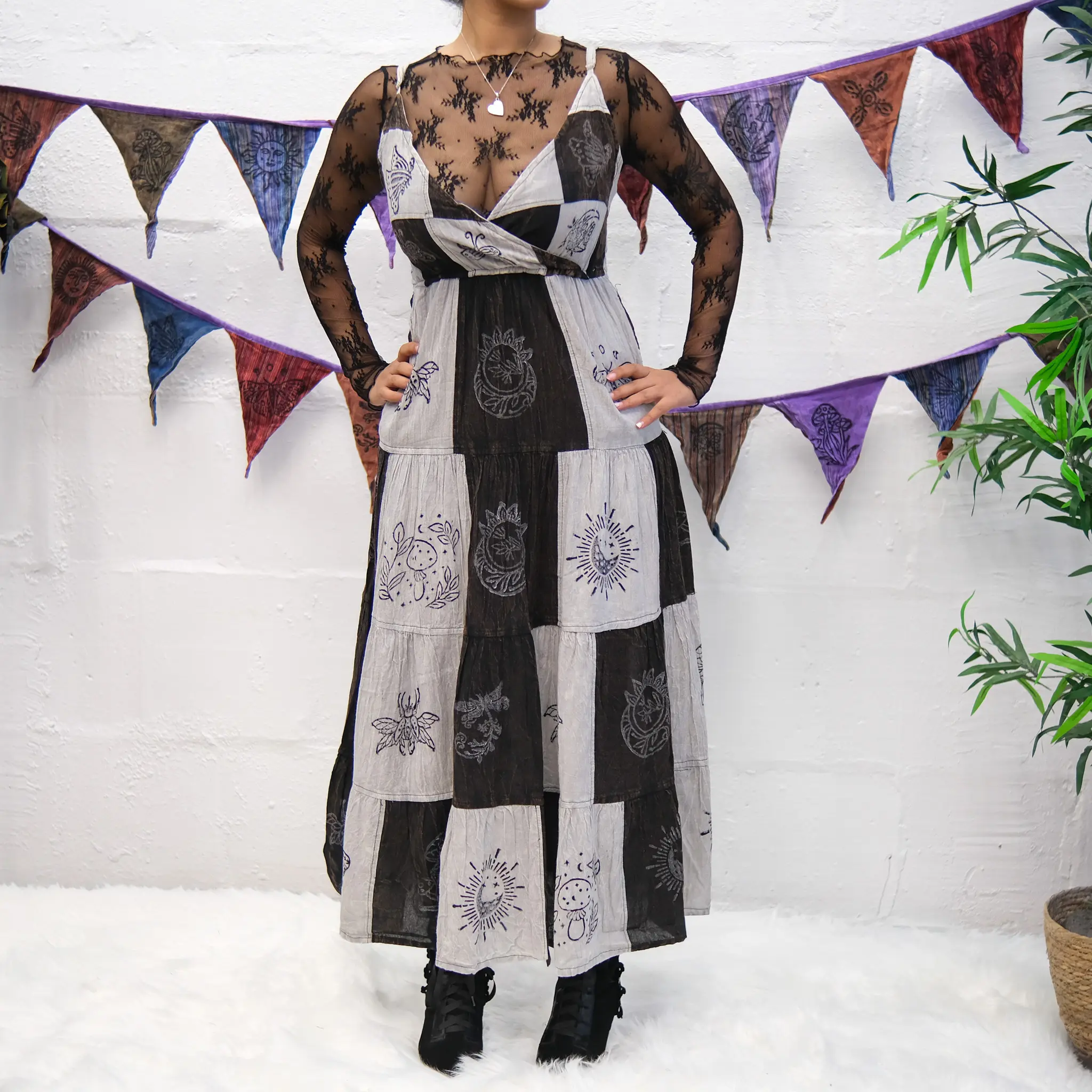 Cotton Patchwork Maxi Dress with Pockets, Flowy Tiered Boho Festival Dress, Adjustable Strap Smocked Sundress, Flowy Fit, Bohemian Summer Dress, Witchy Boho Outfit