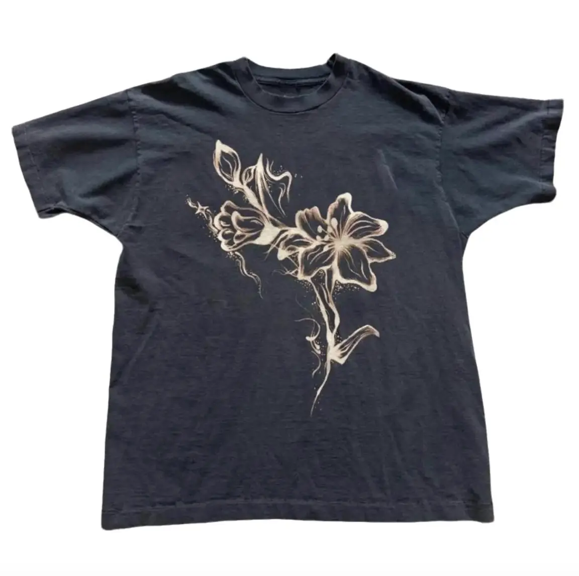 Retro Bleach Art Lily Graphic T-Shirt, Dark Academia Witchy Floral Core Tee, Unisex Faded Black Cotton Oversized Casual Streetwear Shirtd28