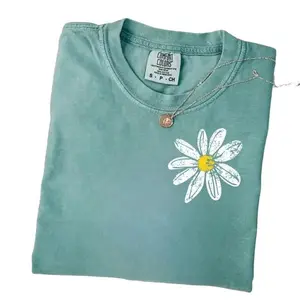Comfort Colors Daisy T-Shirt – Retro Floral Aesthetic Summer Tee featuring soft-washed 100% cotton, vintage daisy graphic, and pastel color options. Perfect for sunny days, casual outfits, and nature-loving women who adore comfort and style.