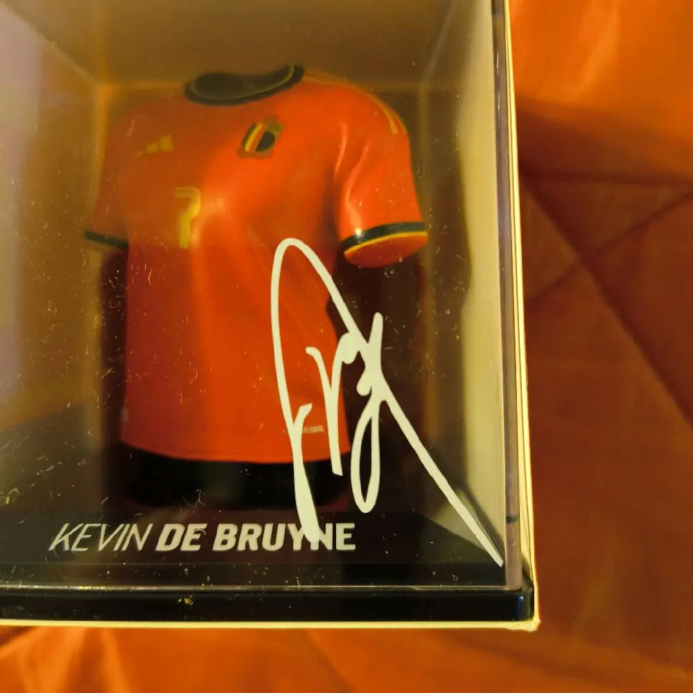KEVIN DBRYNE AND AUTOGRAPH