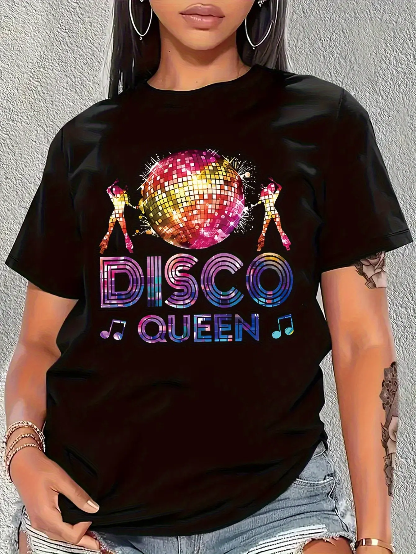 Women's Sparkling Disco Queen T-Shirt with Glittering 70s/80s Dance Party Outfit - Retro Neon Disco Ball & Dancing Figures Short Sleeve Casual Party Wear Machine Washable Black Top for Nightclub Costumes & Theme Parties Dance Shirts Music Shirts For Women