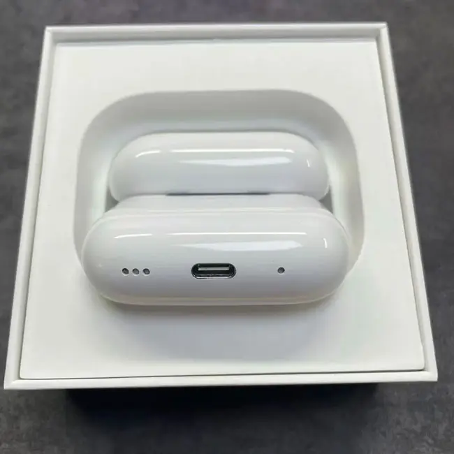 Bluetooth Earbuds with Active Noise Cancellation Adaptive Audio, USB-C Charging Case, Long Battery Life, Automatic Intelligent Matching Compatible with All Systems, Suitable for Listening to Music and Watching Movies