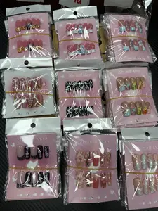 Una(10336)gc.40$ get 20 pairs of random coffin or square shape nails. We have different styles.