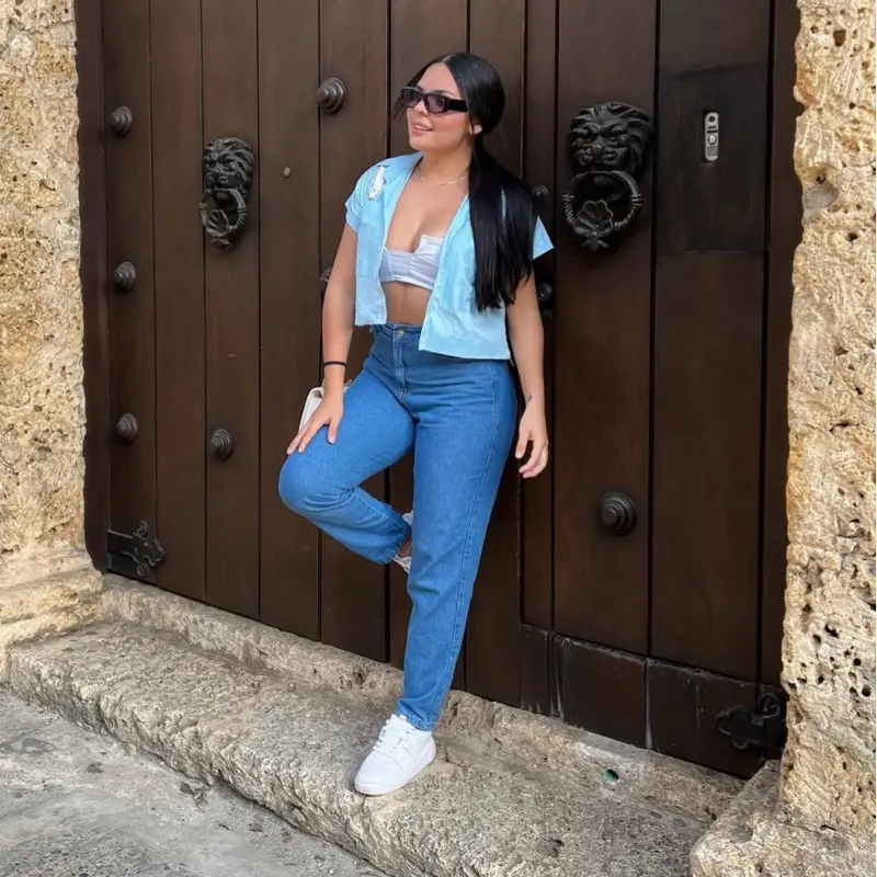 High Waist Colombian Mom Jeans - Medium Blue
