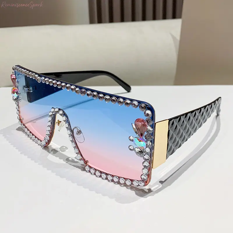 2026 Oversized Square Sunglasses, Rhinestone Embellished, UV400 Protection, Gradient Lenses, Slimming for Round Faces, Perfect for Summer, Beach, Parties & Daily Outfits