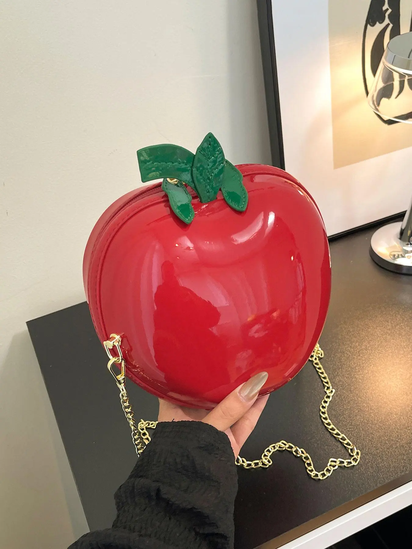 Christmas, exquisite and versatile fashion personality crossbody bags, cute texture and unique apple shaped bags, niche design simple casual round bags, suitable for shopping, dating, dining out, commuting and work
