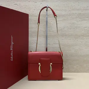 Pre-owned SALVATORE FERRAGAMO Leather Shoulder Bags 7.8'' R1999 Shoulder Bag C1859233808 0601 E Kylie