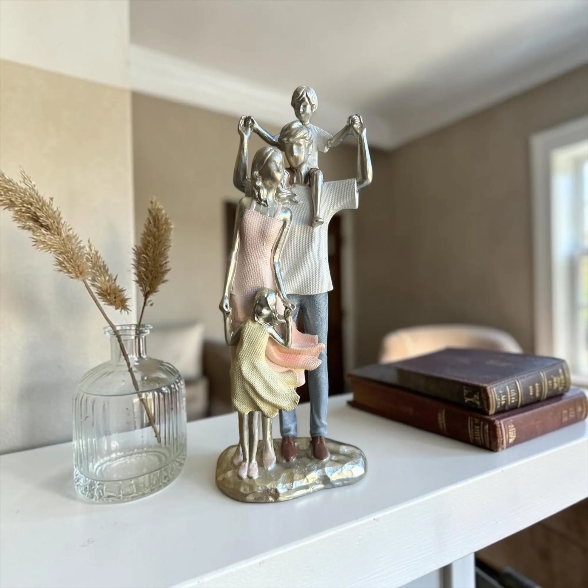 Family-of-4 Sculpture Figurine, Home Decor Statue for Living Room Tabletop Decoration
