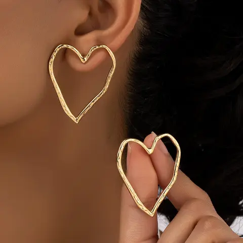 Fashion Classic Heart Alloy Hollow Earrings, Heart Shaped Earrings, Perfect for Daily Wear, Elegant Jewelry for Women, Stylish Accessory for Any Occasion, Ear Accessories