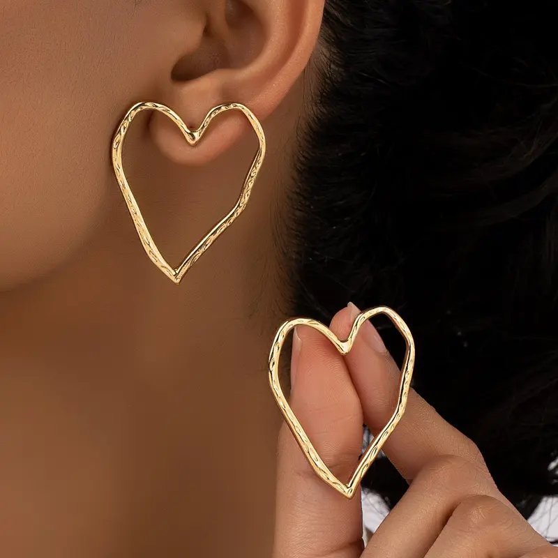 Fashion Classic Heart Alloy Hollow Earrings, Heart Shaped Earrings, Perfect for Daily Wear, Elegant Jewelry for Women, Stylish Accessory for Any Occasion, Ear Accessories
