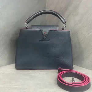 Pre-owned Louis Vuitton Cobalt Taurillon Leather Capucines MM Bag