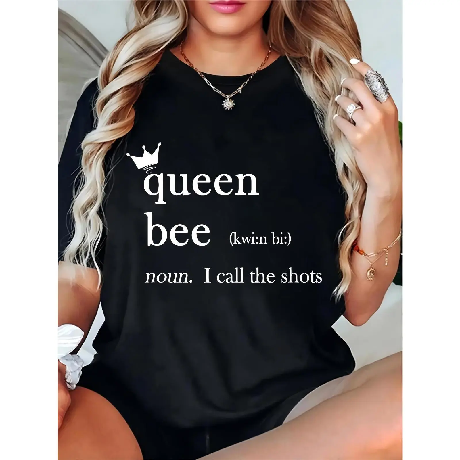 Women’s Black Queen Bee Crown Graphic T-Shirt – Empowering "I Call the Shots" Design for Casual Daily Wear, Confident Ladies