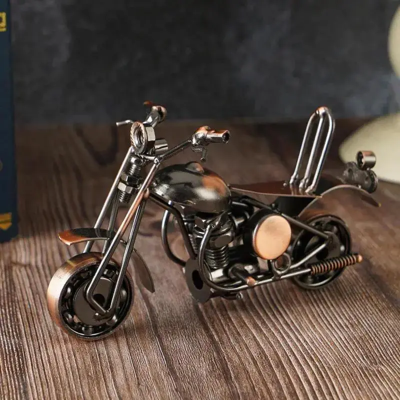 Vintage Iron Motorcycle Model, Creative Miniature Ornament, Desktop Statue, Desktop Decoration for Home Office, Perfect for Collectors, and Gift-giving Occasions, Collectible Figurines, Collectible Figure Decor