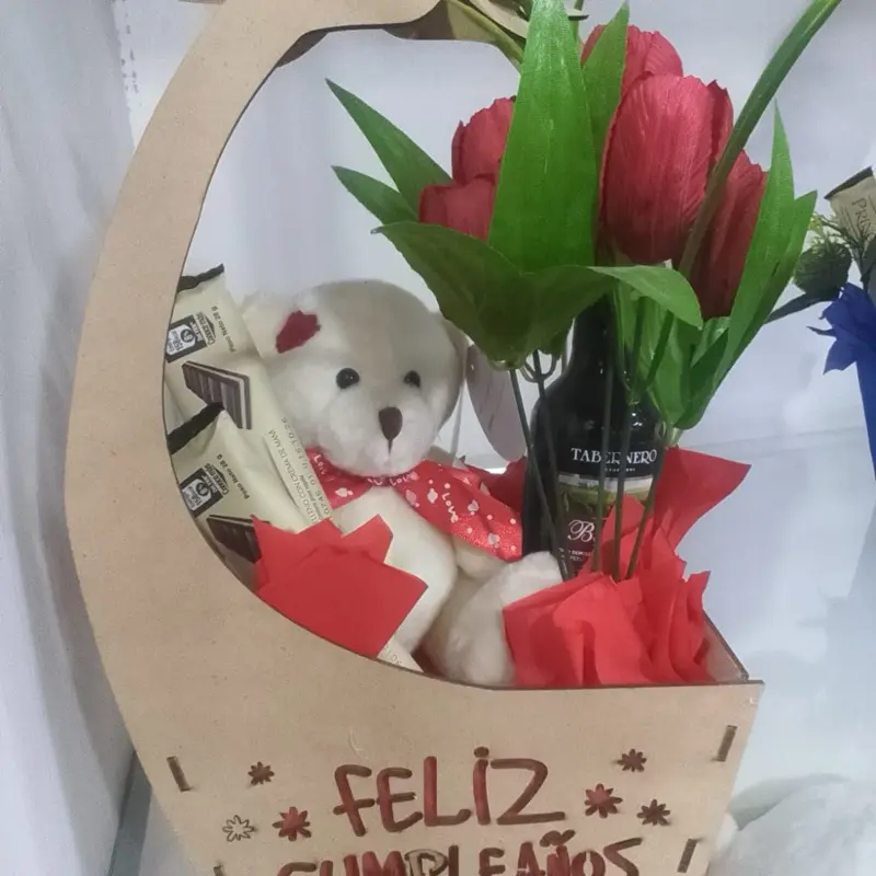 Arreglo de Cumpleaños Completo con Oso de Peluche y Flores