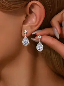 1 Pair of Flash Diamond Waterdrop Zircon Ear Studs, Teardrop Earrings, Perfect as Gifts for Parties, Gatherings, Festivals, and Other Occasions