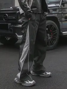 Men’s contrast reflective striped wide-leg casual pants featuring a smooth fabric with pendant details and side stripes; American high-street style suitable for everyday commuting—fashionable, versatile, and distinctive.