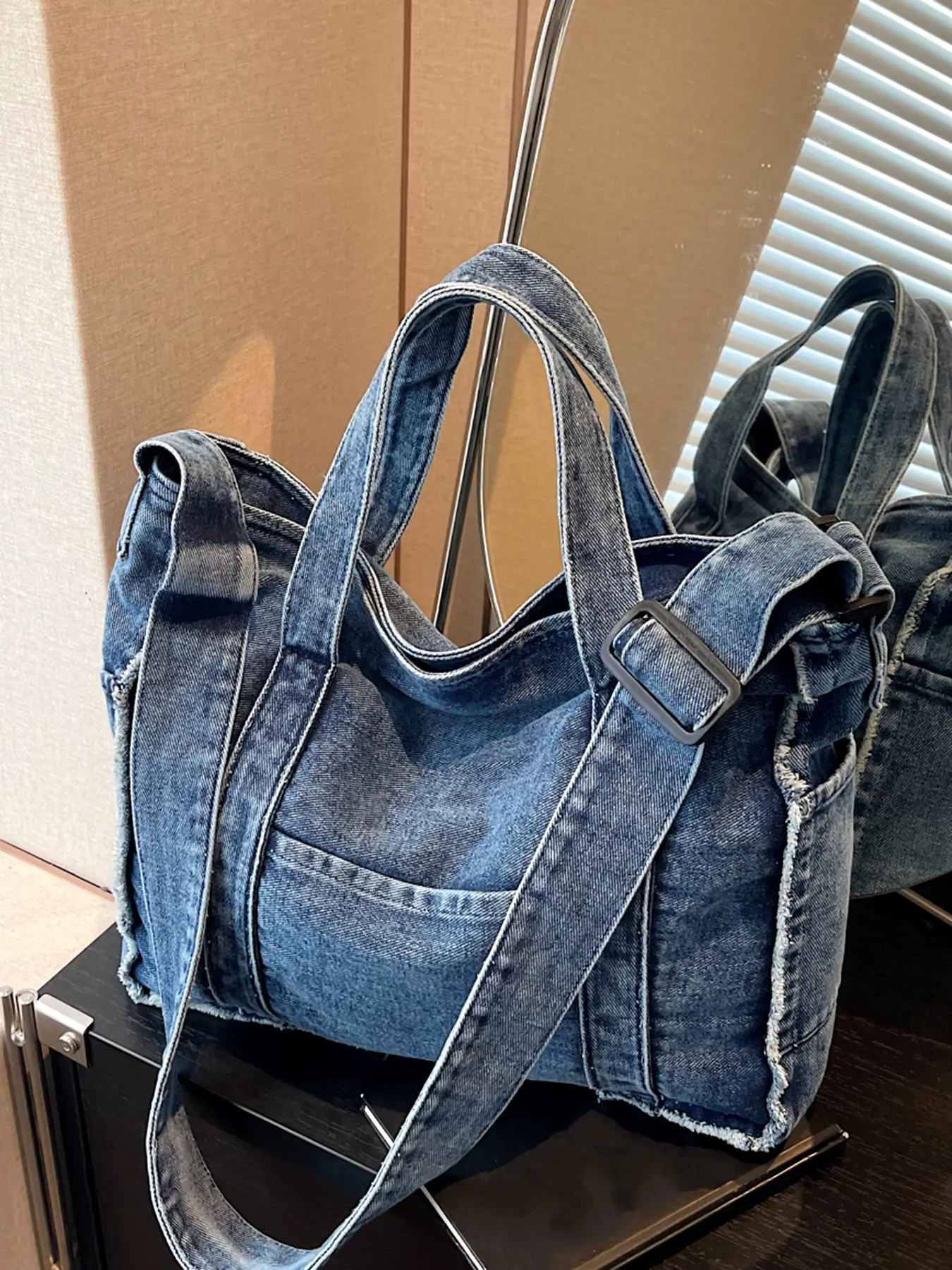 Fashionable street trend denim tote bag, simple and versatile single-shoulder casual crossbody bag, literary retro handbag, student commuting bag, suitable for commuting, daily matching and other scenarios, Denim crossbody bags, Jean shoulder bag