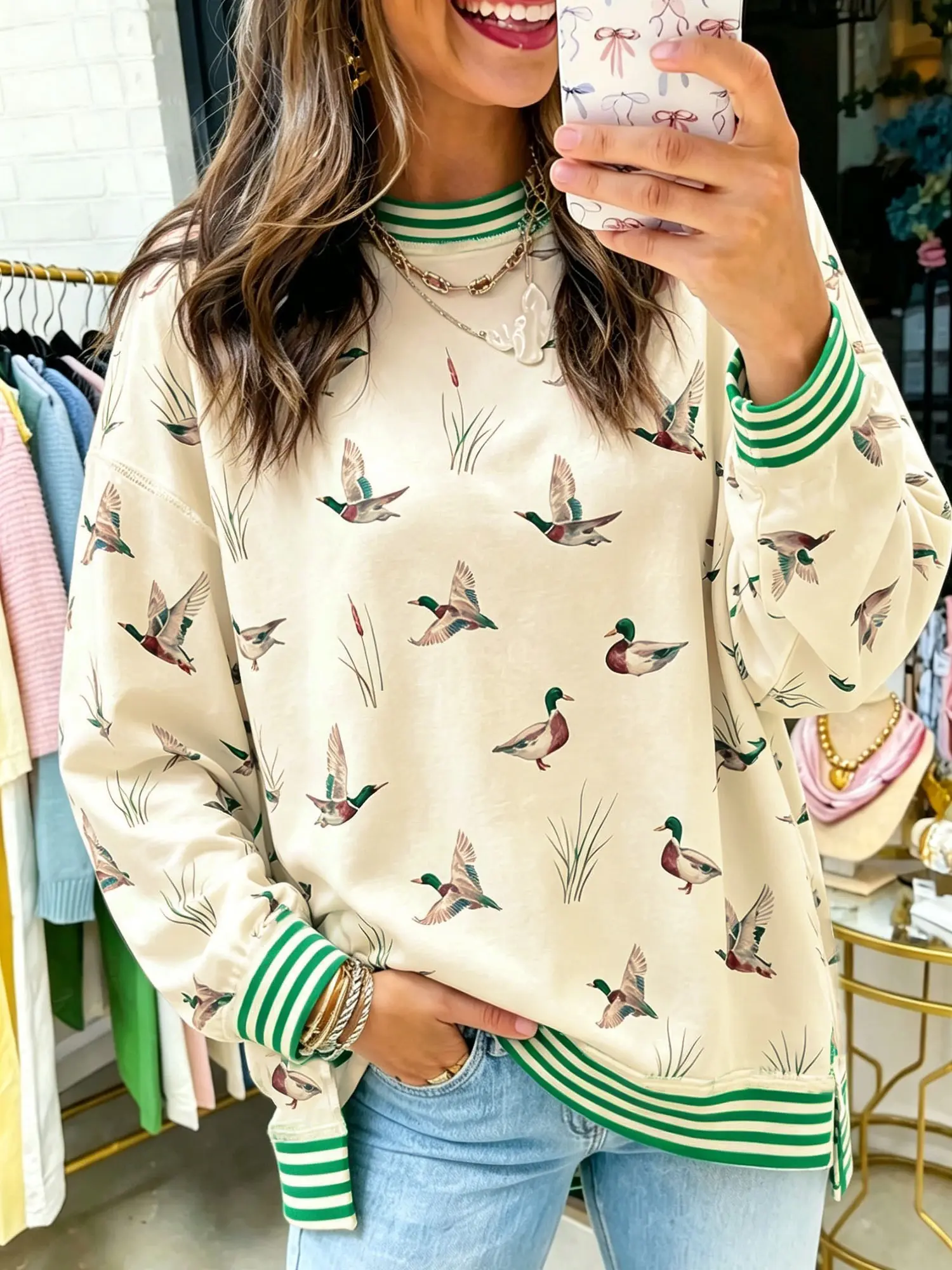 Women's Vintage Duck Print Oversized Sweatshirt Striped Trim Crewneck Long Sleeve Pullover