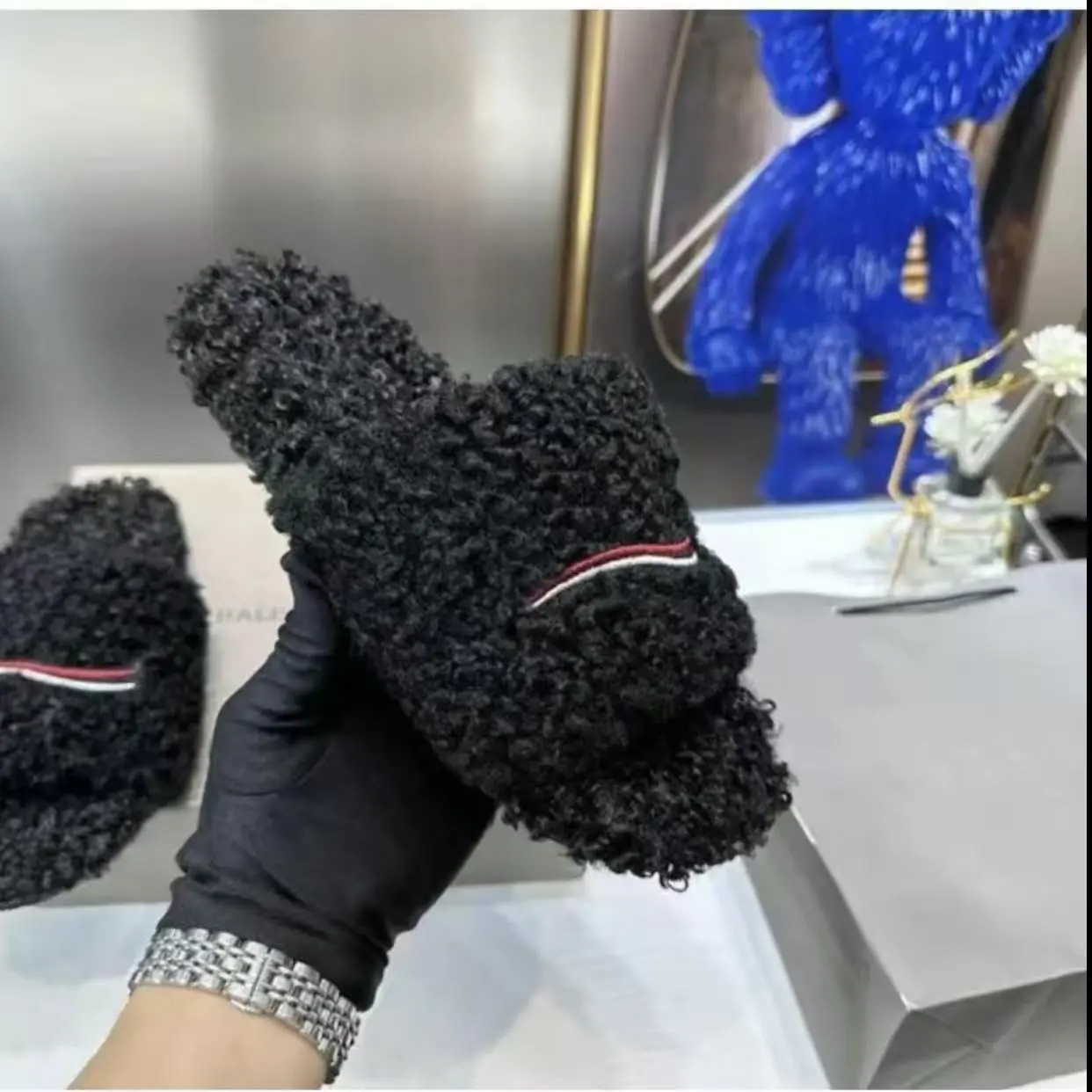 2026 Unisex Fuzzy Plush Fashion Slides - Soft Cushioned Home Slippers, Indoor-Outdoor Sports Footwear for Casual Walking, Fashion Slippers