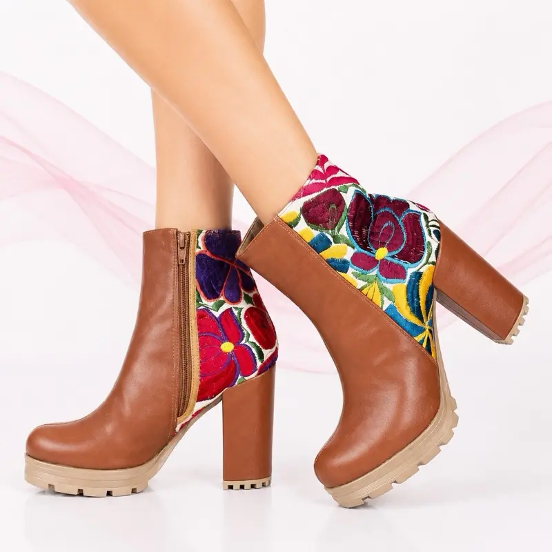 Bota cafe bordada chiapas - Beautiful Embroidered Boot - Handmade in Mexico, Floral Design, Casual & Formal, Mexican boot  Women bota artesanal hecha en chiapas