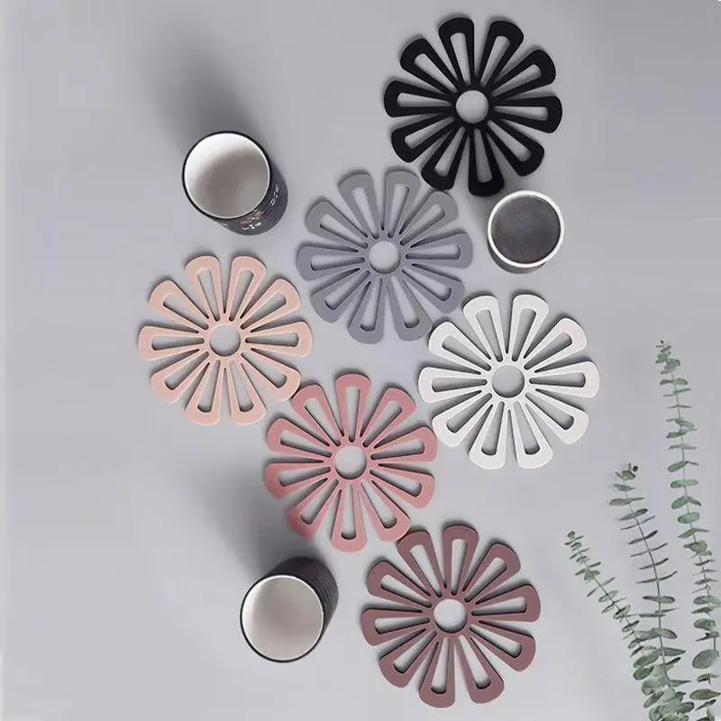 6-Piece Floral Silicone Insulation Mats, Nordic Thick Table Placemats, Heat Resistant Coasters for Drinks, Non-Slip Cup Holders for Christmas Party