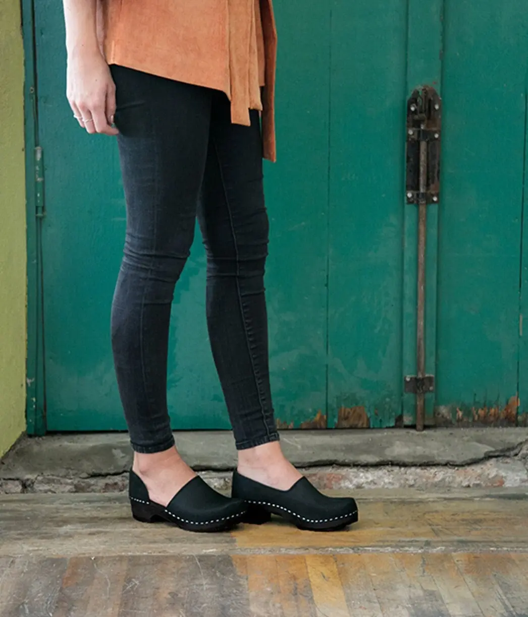 Black Closed Back Clogs for Women / Low Wooden Heel / Nubuck Leather / Swedish / Brett Low