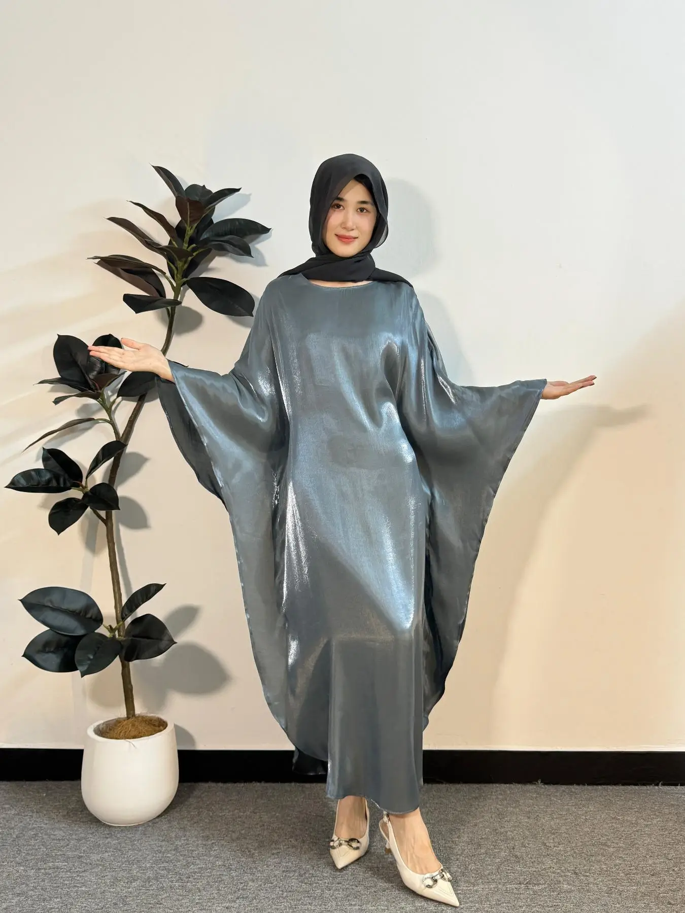 Arabic Clothing-Batwing Sleeve Shiny Kaftan Dress, Elegant Long Sleeve Split Hem Arabian Dress, Women's Islamic Clothing for All Seasons