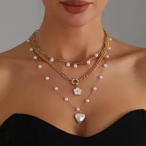 Vintage five petal flower imitation pearl women's love necklace, elegant and sexy necklace, versatile jewelry for daily fashion, exquisite gift, perfect for gifting