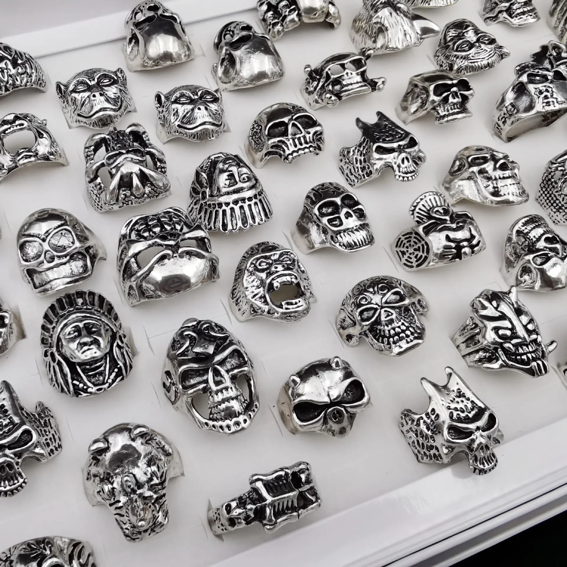 Wholesale 30/60pcs Funky Antique Look Alloy Gothic Punk Skull Rings - Spider Skull Poker Design Band Jewelry, Mixed Sizes for Women, Halloween Party & Everyday Wear, Edgy Party Bags & Gifts (No Box)
